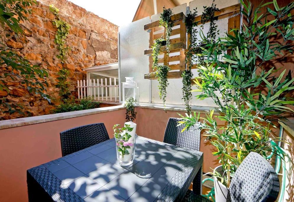 Apartment Charming Patio Trastevere -topcollection *